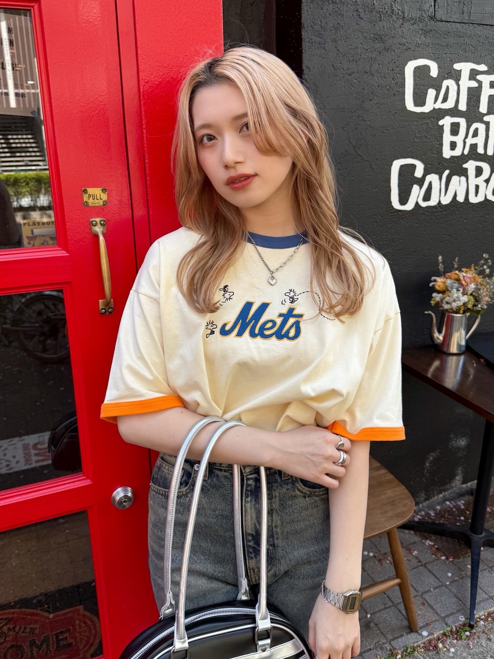 「Tシャツ、MLB、夏コーデ、DOUBLE NAME、ダブルネーム、カジュアル」｜「DOUBLE NAMEのMLB×PEANUTSコラボ SMACK リンガーTEE（Tシャツ/カットソー、オレンジ系）」を使った、Tamaさん（骨格ストレート・レディース・156cm）の春コーディネートの1枚目の写真