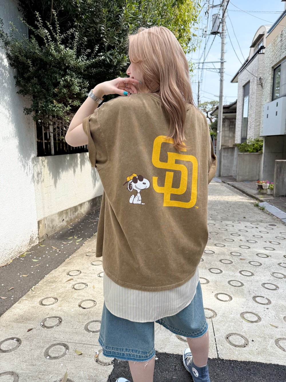 「Tシャツ、ハーフパンツ、DOUBLE NAME、Double name、ダブルネーム、カジュアル、カジュアルコーデ、カジュアルストリート、カジュアルスタイル、夏コーデ、夏コーディネート」｜「DOUBLE NAMEのMLB×PEANUTSコラボ STADIUM BIG TEE（Tシャツ/カットソー、ブラウン系）」を使った、Tamaさん（骨格ストレート・レディース・156cm）の春コーディネートの1枚目の写真