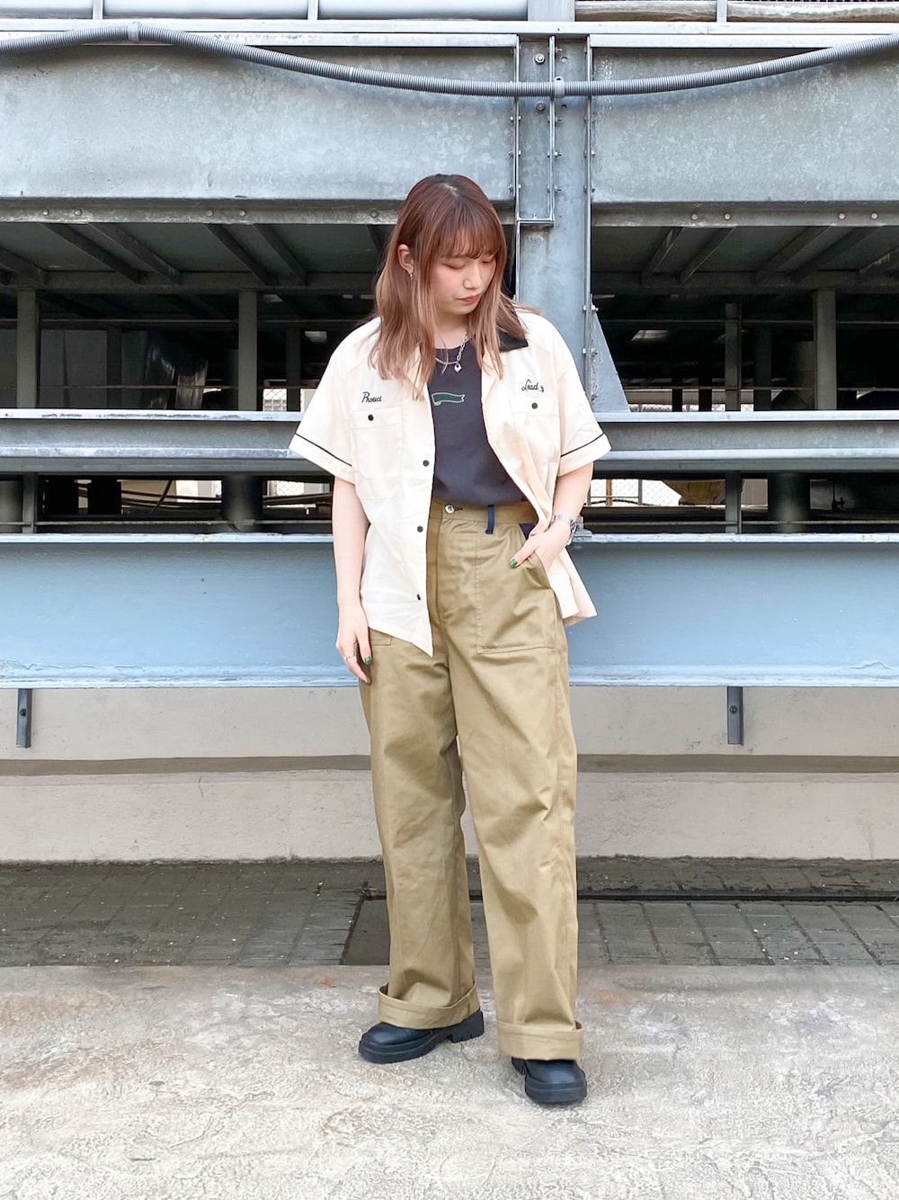 「Double name、ダブルネーム、ルミネエスト新宿、新宿、新宿ルミネエスト、ユニバーサルオーバーオール、シャツ、ボーリングシャツ、ゆるだぼ、古着、ふるぎコーデ、インスタフォローしてね！、古着MIX」｜「DOUBLE NAMEのボーリングシャツ（シャツ/ブラウス、ホワイト系）」を使った、Tamaさん（レディース・157cm）の春コーディネートの1枚目の写真