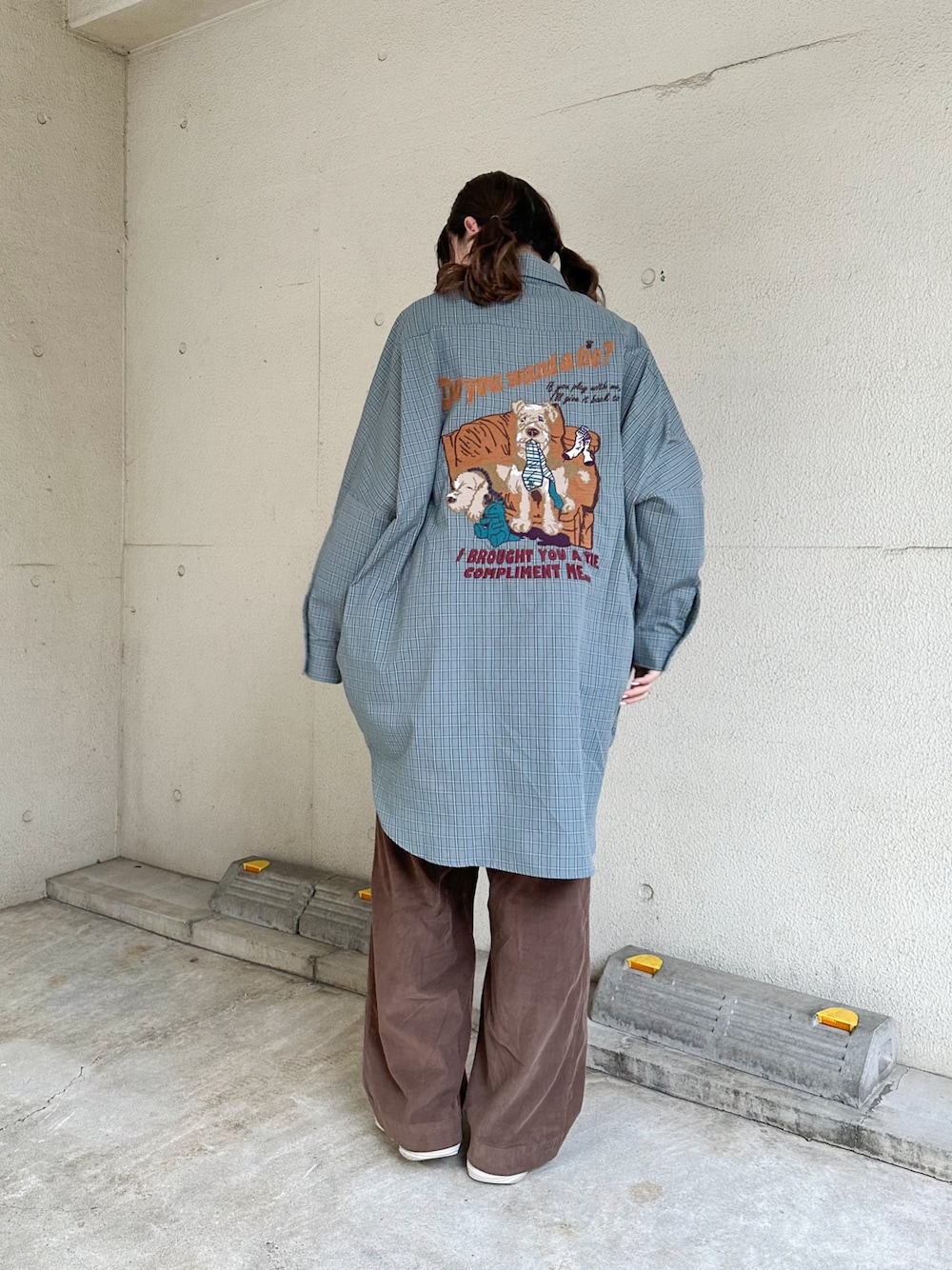 「お出かけコーデ、秋服準備はじめました、今日のコーデ、シャツスタイル、ワンピース、シャツワンピース、秋先取りコーデ、ootd、着回しコーデ」｜「DOUBLE NAMEのコーデュロイコインポケットパンツ/ユニセックス（スラックス、ブラウン系）」を使った、Tamaさん（骨格ストレート・レディース・156cm）の夏コーディネートの1枚目の写真