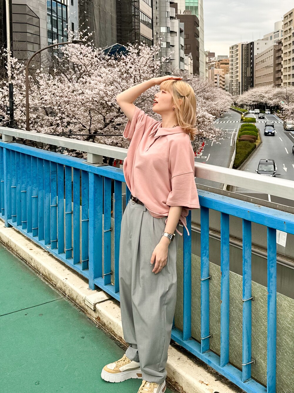 「春夏コーデ、春ファッション、ダブルネーム、doublename、インスタやってます、春色、スニーカー」｜「DOUBLE NAMEのドロストラメ5分袖プルオーバー（Tシャツ/カットソー、ピンク系）」を使った、Tamaさん（骨格ストレート・レディース・157cm）の春コーディネートの1枚目の写真