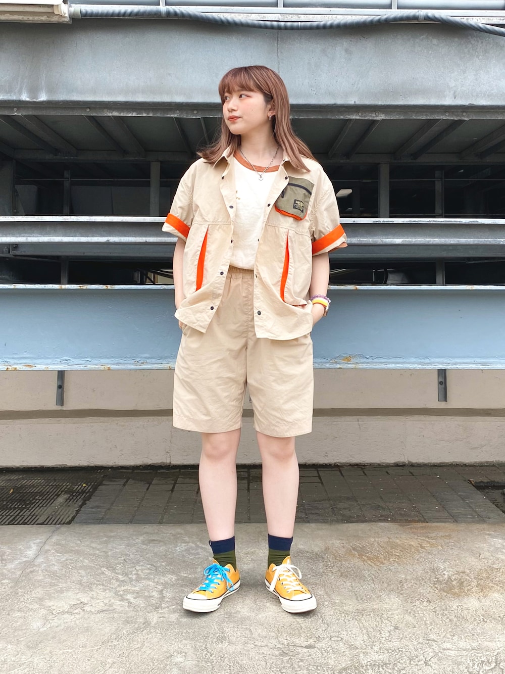 「セットアップ、ハーフパンツ、シャカシャカ、古着コーデ、ゆるコーデ、ボーイッシュコーデ、夏コーデ、新宿、新宿ルミネエスト、カラーコーデ、インスタフォローしてね！、ダブルネーム、Double name」｜「DOUBLE NAMEのアウトドア半袖シャツ（シャツ/ブラウス、ホワイト系）」を使った、Tamaさん（レディース・157cm）の春コーディネートの1枚目の写真