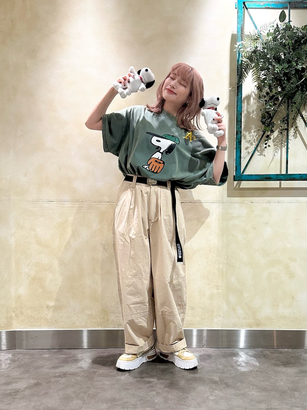 「ダブルネーム、DOUBLE NAME、スヌーピー、スヌーピーT、スヌーピーコラボ、オーバーサイズ、古着MIX」｜「DOUBLE NAMEのＭＬＢ×ＰＥＡＮＵＴＳコラボ　ＢＩＧ TEE/ユニセックス（Tシャツ/カットソー、グリーン系）」を使った、Tamaさん（骨格ストレート・レディース・156cm）の夏コーディネートの1枚目の写真