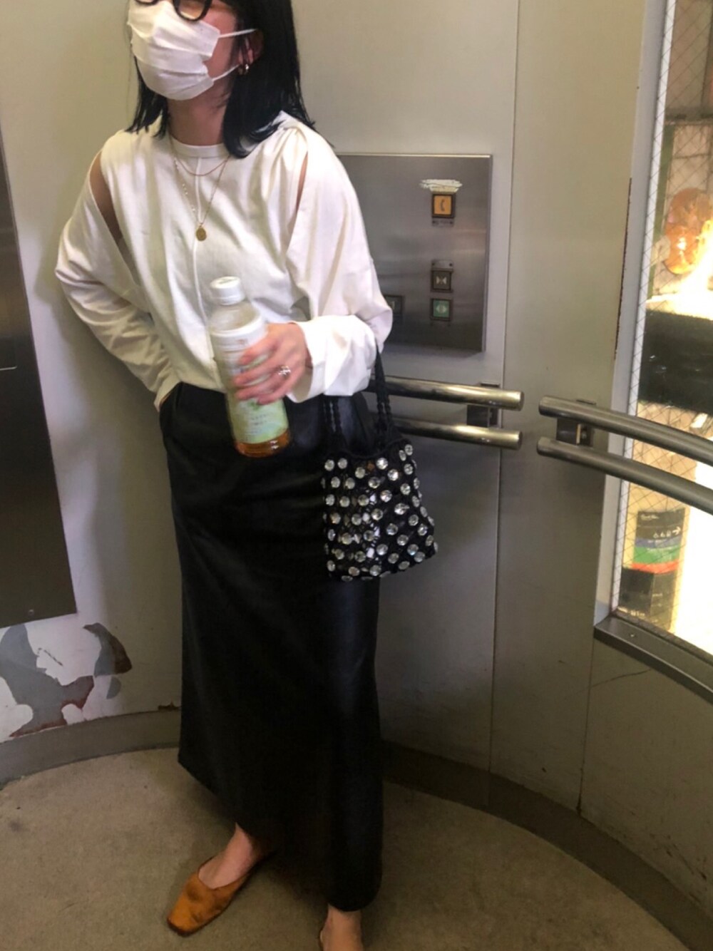 「秋コーデ、オトナカジュアル、シンプル、秋服、ワントーンコーデ、BEAMS、Ray BEAMS、united arrows、だから秋服が好き、レザースカート、ロングスカート、ZARA」｜「Ray BEAMSのRay BEAMS / レイヤードスリーブ ロングスリーブ Tシャツ（Tシャツ/カットソー、ホワイト系）」を使った、サボテンさん（レディース・156cm）の秋コーディネートの1枚目の写真