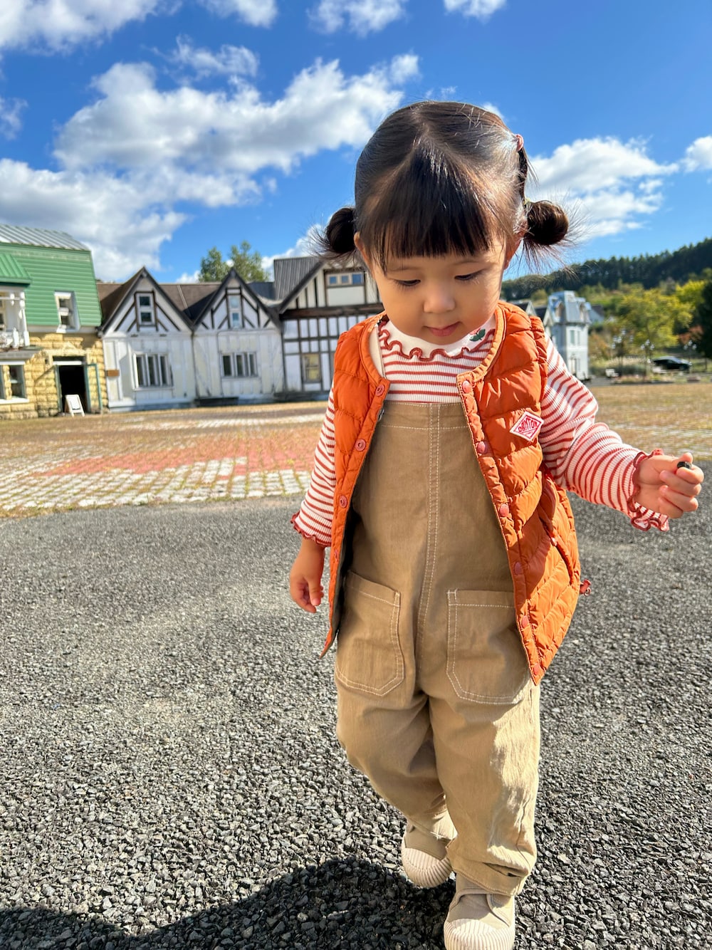 「キャンプ、秋っぽコーデ更新中」｜「DANTONのアイテム（その他アウター、オレンジ系）」を使った、moi-moi.tさん（レディース・90cm）の秋コーディネートの1枚目の写真
