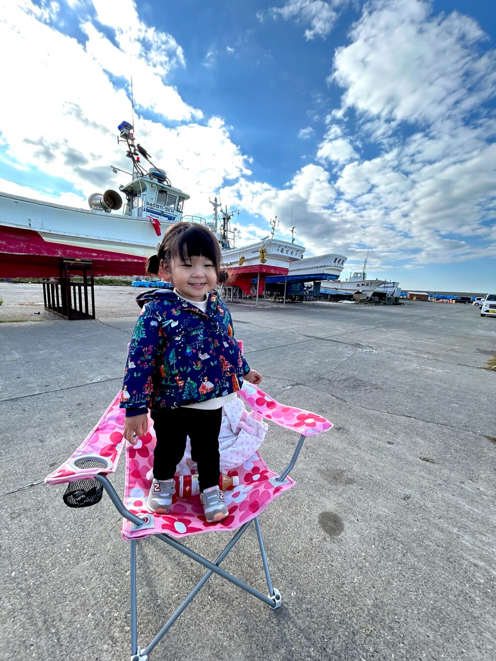 「釣り、秋コーデ」｜「NEW BALANCEのアイテム（スニーカー、グレー系）」を使った、moi-moi.tさん（キッズ・90cm）の秋コーディネートの1枚目の写真