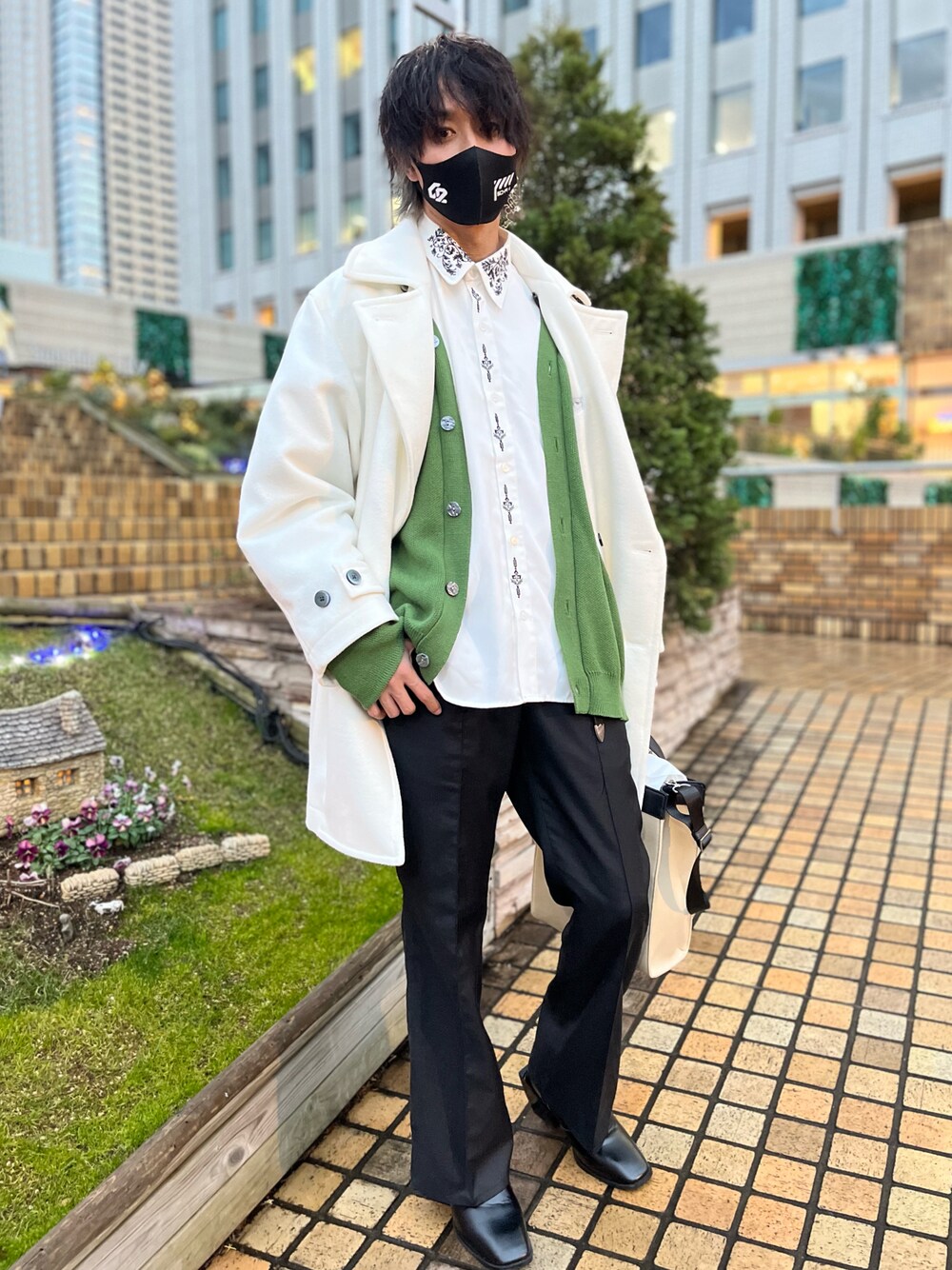 「adrer、Ellno Loset、Junred、cha2、Pコート、カーディガン、ヒールブーツ、トートバッグ、フレアパンツ、刺繍、冬コーデ、お洒落さんとつながりたい、いいね、save、フォローお願いします🤑」｜「ADRERのADRER：High sole leather heel boots/ハイソールレザーヒールブーツ（ブーツ、ブラック系）」を使った、アムネシアさん（メンズ・176cm）の冬コーディネートの1枚目の写真