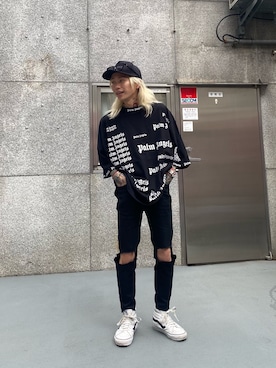 「DANKE SCHON（ダンケシェーン）のDanke Schon/ダンケシェーン/ダメージスキニー（デニムパンツ、ブラック系）」を使った、佐藤友則さん（メンズ・165cm）の春コーディネート