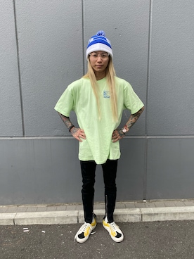 「DANKE SCHON（ダンケシェーン）のDankeSchon/ダンケシェーン/サイドジップスキニーパンツ（デニムパンツ、ブラック系）」を使った、佐藤友則さん（メンズ・165cm）の春コーディネート