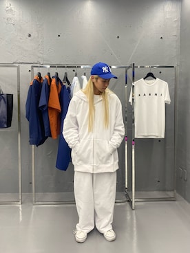 「WHITELAND（ホワイトランド）のアイテム（スウェットパンツ）」を使った、佐藤友則さん（メンズ・165cm）の春コーディネート