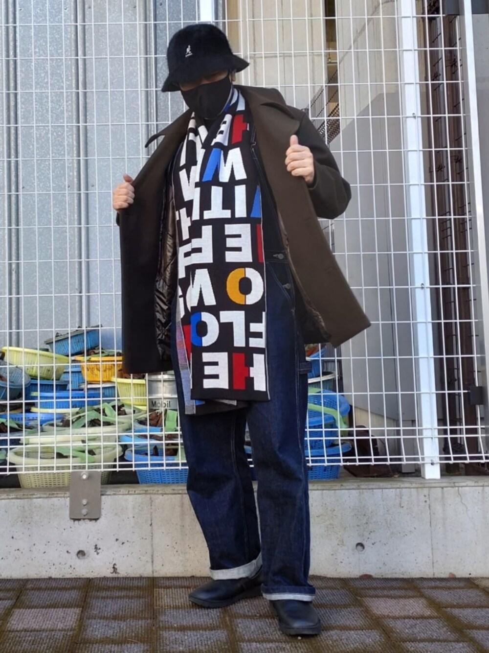 「ストール、ZARA、UNIQLO、UNIQLO+J、児島ジーンズ、オーバーオール、birkenstock、BIRKENSTOCK Boston、ピーコート、KANGOL、ファッションの力を信じよう、冬のコーデ、ハット、冬、クリスマスに着たい服」｜「ZARAのアイテム（ストール/ショール、その他）」を使った、bbkbaseさん（メンズ・172cm）の冬コーディネートの1枚目の写真