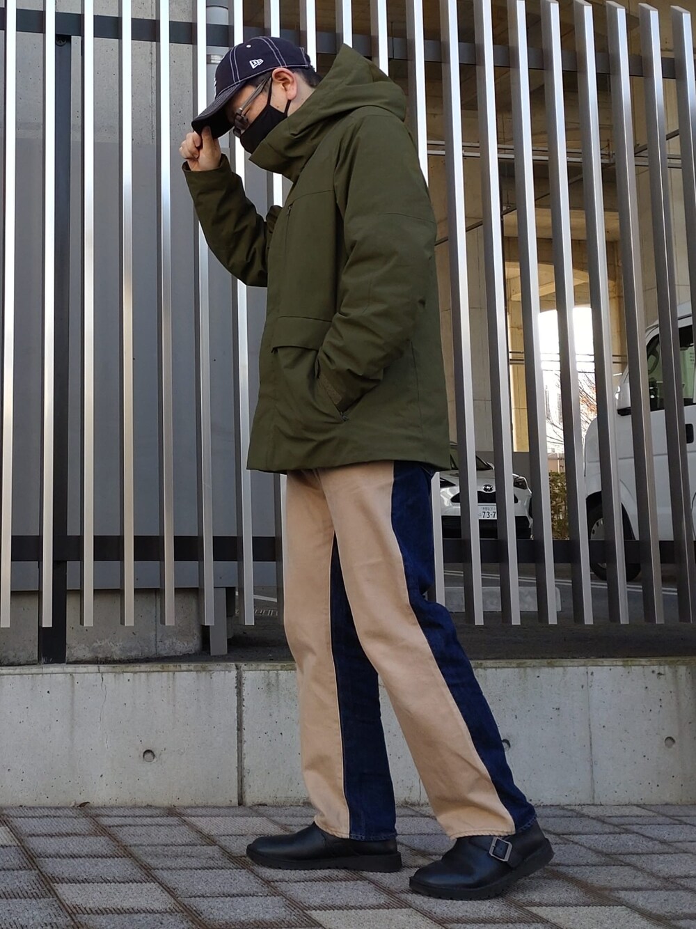 「児島ジーンズ、カツラギ、デニム、Danner、ユニクロ、UNIQLO、オーバーサイズダウン、NEWERA、Lightning、カジュアルコーデ、アメカジ、おしゃれさんと繋がりたい、冬コーデ、ストリートファッション、ラフ」｜「児島ジーンズのアイテム（デニムパンツ、ブルー系）」を使った、bbkbaseさん（メンズ・172cm）の冬コーディネートの1枚目の写真