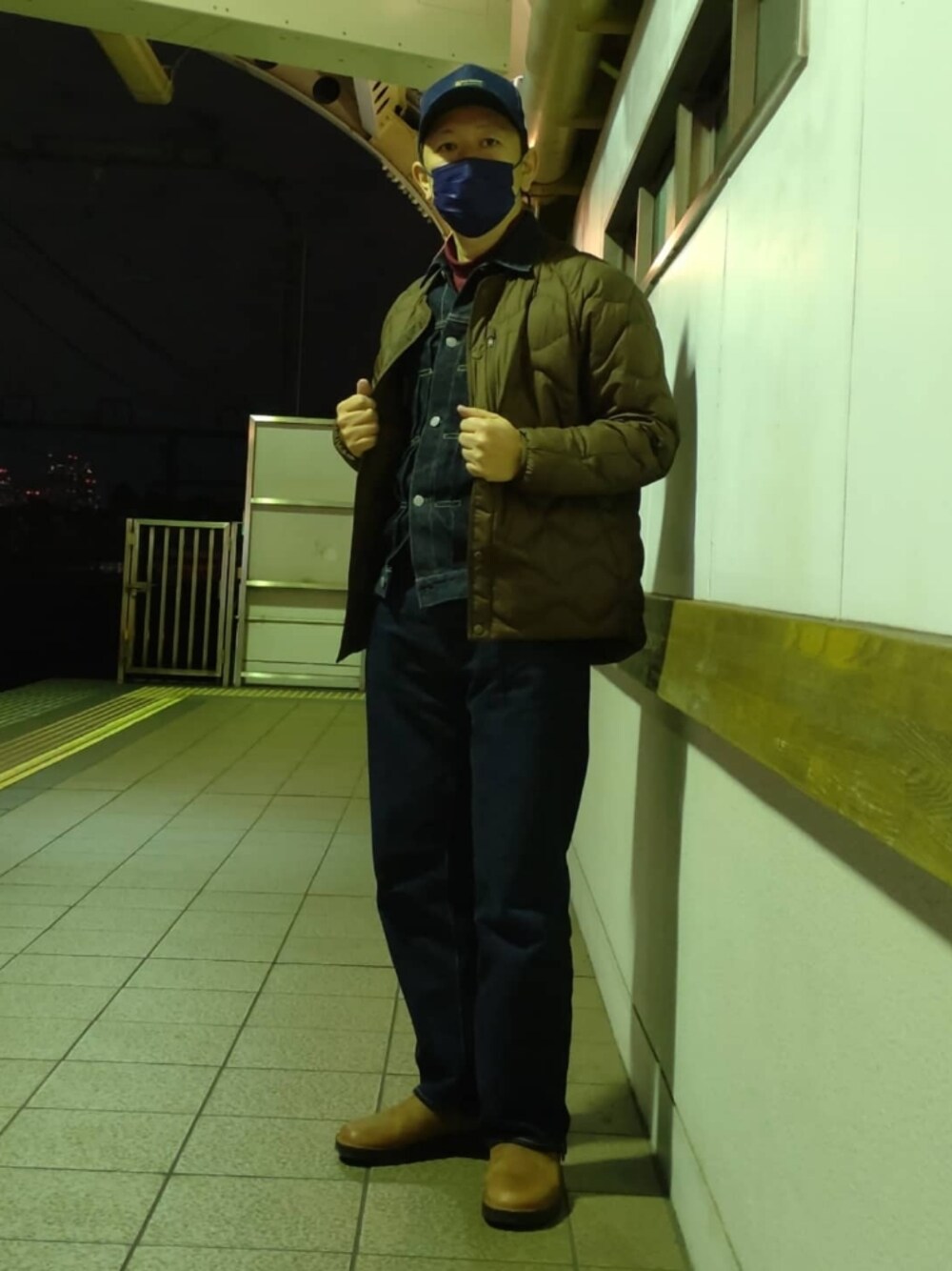 「ユニクロ、UNIQLO、White Mountaineering、UNIQLOWhitemountaineering、桃太郎ジーンズ、セットアップ、NEW ERA、Danner、クロッグサンダル、秋コーデ、レイヤードスタイル、デニデニ、ブラウンコーデ、アメカジコーデ、秋服」｜「桃太郎ジーンズのアイテム（デニムパンツ、ブルー系）」を使った、bbkbaseさん（メンズ・172cm）の秋コーディネートの1枚目の写真