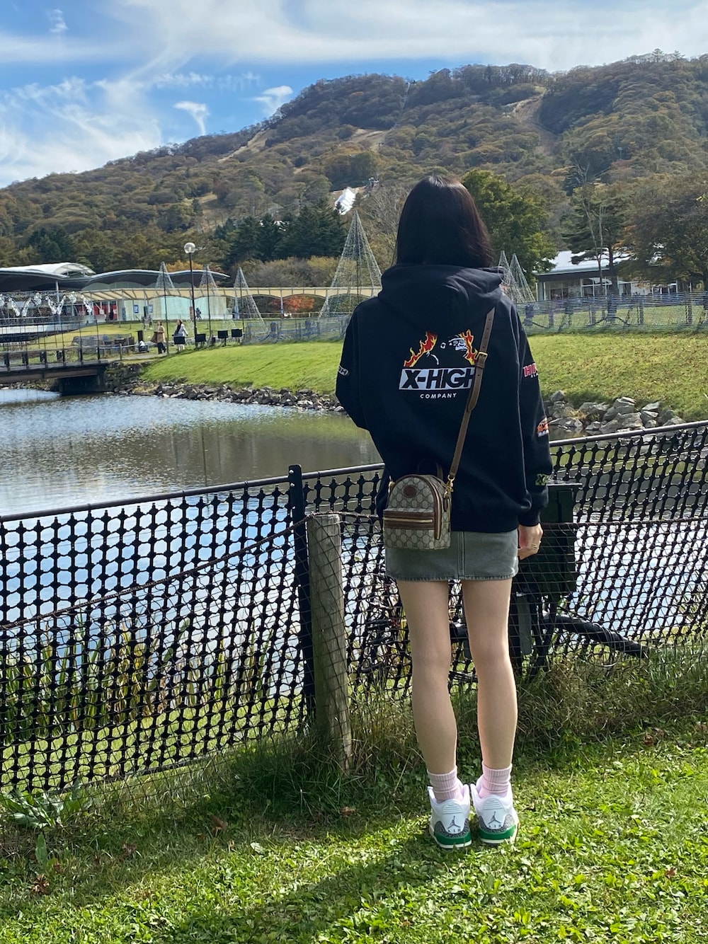 「休日スタイル」｜「XLARGEのXLARGE × HIGH COMPANY PULLOVER HOODED SWEAT（パーカー、ブラック系）」を使った、as2k328さん（レディース・173cm）の秋コーディネートの1枚目の写真