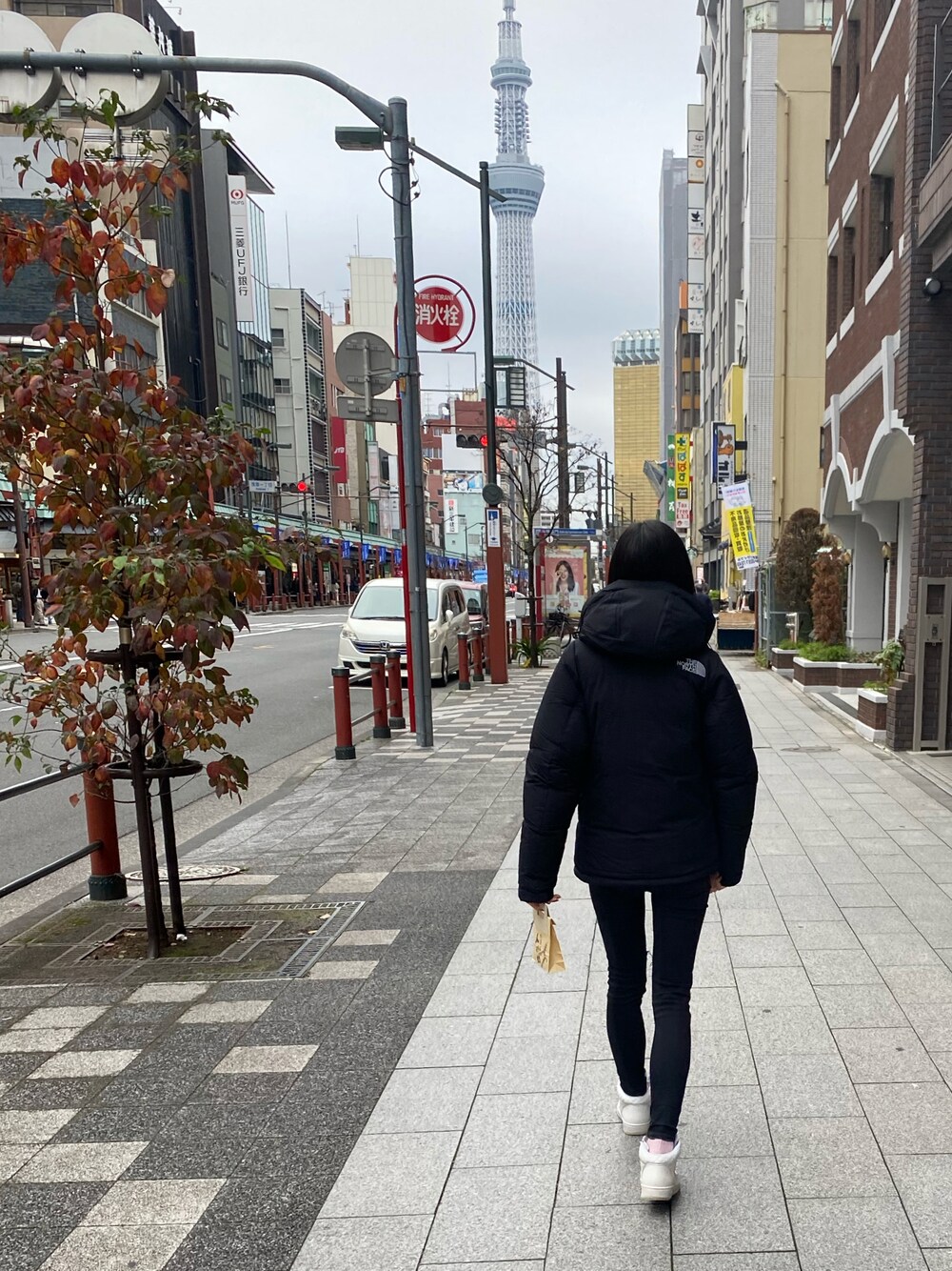 「デート、シンプルコーデ」｜「American Eagleのアイテム（デニムパンツ、ブラック系）」を使った、as2k328さん（レディース・173cm）の冬コーディネートの1枚目の写真
