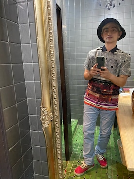 「Desigual（デシグアル）のアイテム（トップス）」を使った、平野誠さん（メンズ・174cm）の夏コーディネート