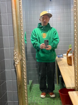 「VOLCOM（ボルコム）のアイテム（スウェット）」を使った、平野誠さん（メンズ・174cm）の秋コーディネート