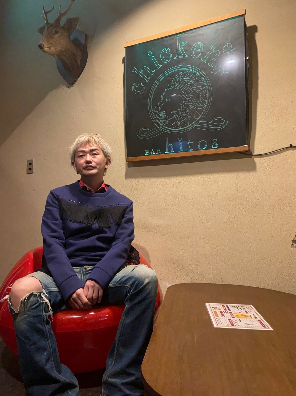 「おしゃれさんと繋がりたい、プチプラコーデ、グッチ、いいね、save、フォローお願いします🤑、フリンジトップス、フレアデニム」｜「９Ｈ6のアイテム（家具、レッド系）」を使った、平野誠さん（メンズ・174cm）の春コーディネートの1枚目の写真