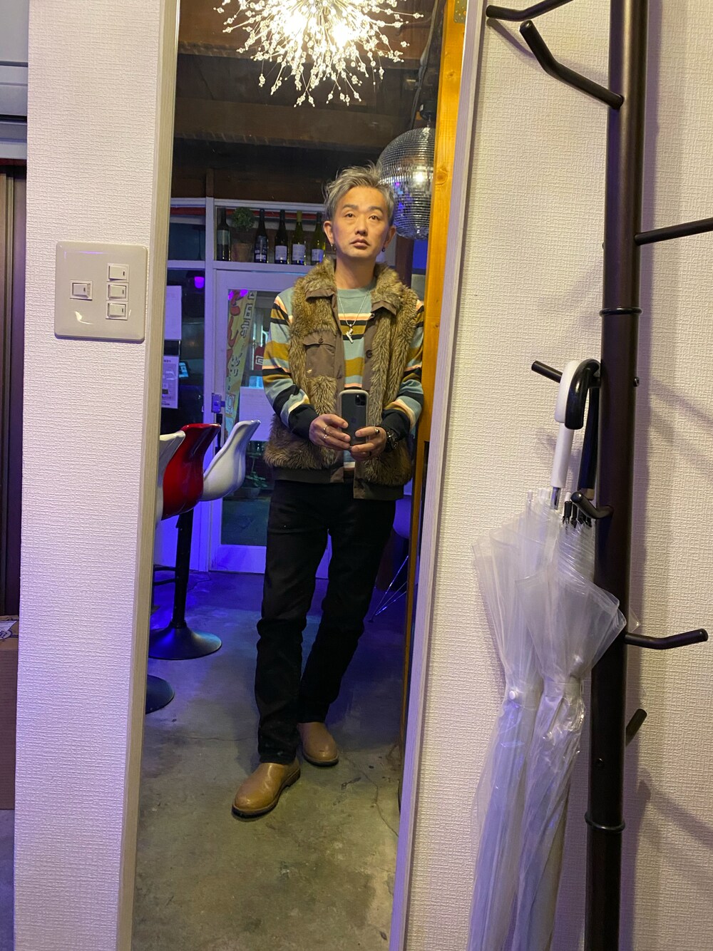 「秋服コーデ、お洒落さんとつながりたい、ニット、ベスト、ブーツ、いいね、save、フォローお願いします🤑」｜「TRUE RELIGIONのアイテム（パンツ、ブラック系）」を使った、平野誠さん（メンズ・174cm）の秋コーディネートの1枚目の写真