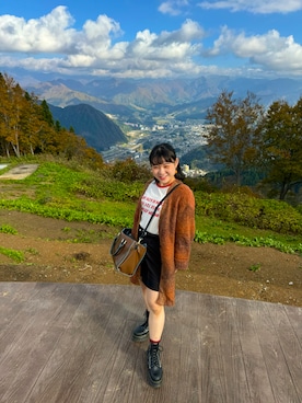 「グラデーションニット」｜「アイテム（Tシャツ/カットソー）」を使った、高橋由衣(ゆいどん）さん（レディース・148cm）の秋コーディネート