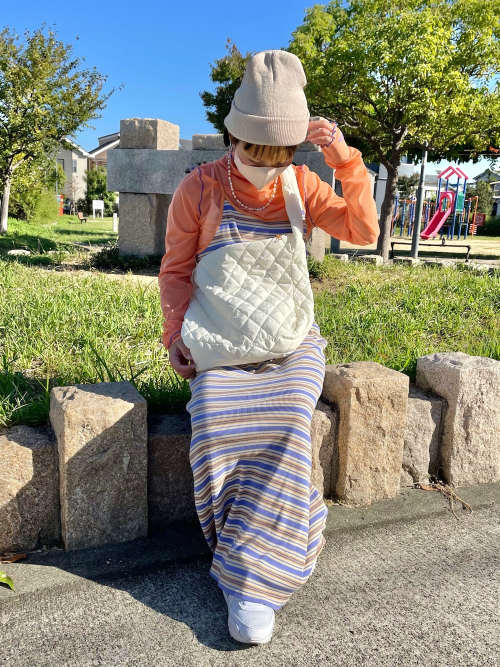 「秋服、秋コーデ、ciaopanic、シアートップス、ワンピース、ボーダー、キルティング、キルティングバッグ、shein、ニット帽、オレンジ、カラーコーデ、カジュアル、カジュアルコーデ、ハロウィン」｜「HELLO.SANFRANCISCOの【HELLO.SANFRANCISCO/ハローサンフランシスコ】ロンtee付きボーダーキャミワンピース（ワンピース、オレンジ系）」を使った、きな☆ki_naさん（骨格ストレート・レディース・153cm）の秋コーディネートの1枚目の写真