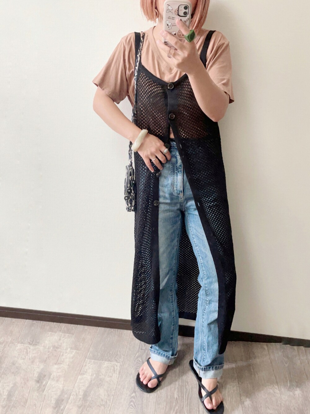 「プチプラ、夏コーデ、ロングワンピース、キャミワンピ、ワンマイルウェア、レイヤードスタイル、デニム、ビーチサンダル、アースカラー、楽チンコーデ」｜「GUのサイズ　XL（Tシャツ/カットソー、ブラウン系）」を使った、きな☆ki_naさん（レディース・153cm）の夏コーディネートの1枚目の写真