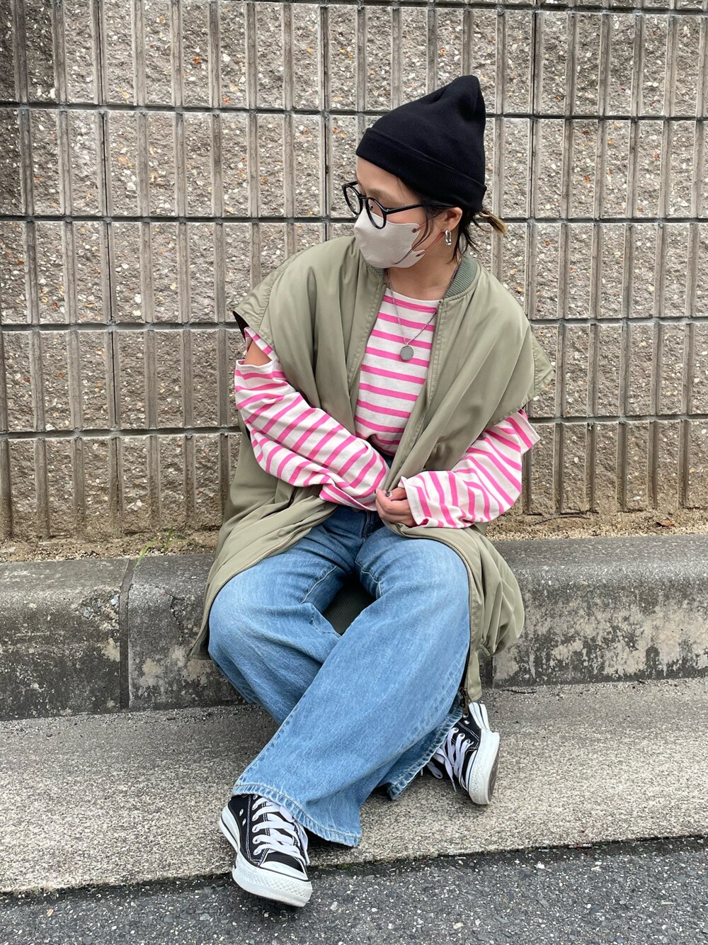 ベストを使った「メガネ×ニット帽」の人気ファッションコーディネート