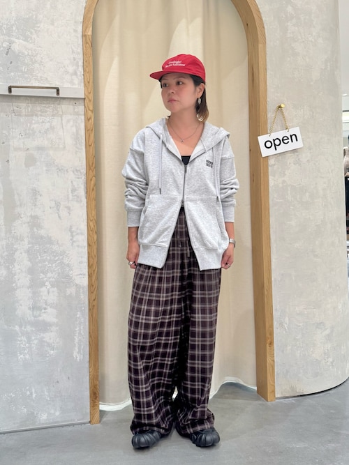 【UNISEX】アシッドウォッシュ加工ロゴジップパーカー