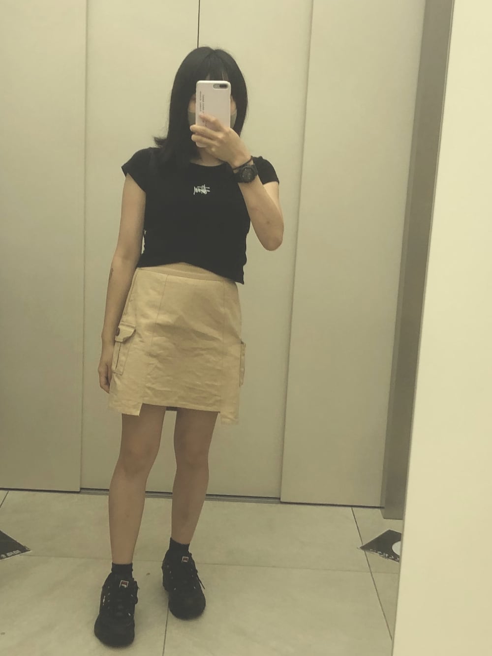 「FILA、FILAスニーカー、スカート、stussy、クロップドトップス」｜「FILAのFILA / Disrupter 2 (BLK)（スニーカー、ブラック系）」を使った、Ami さん（レディース・144cm）の秋コーディネートの1枚目の写真