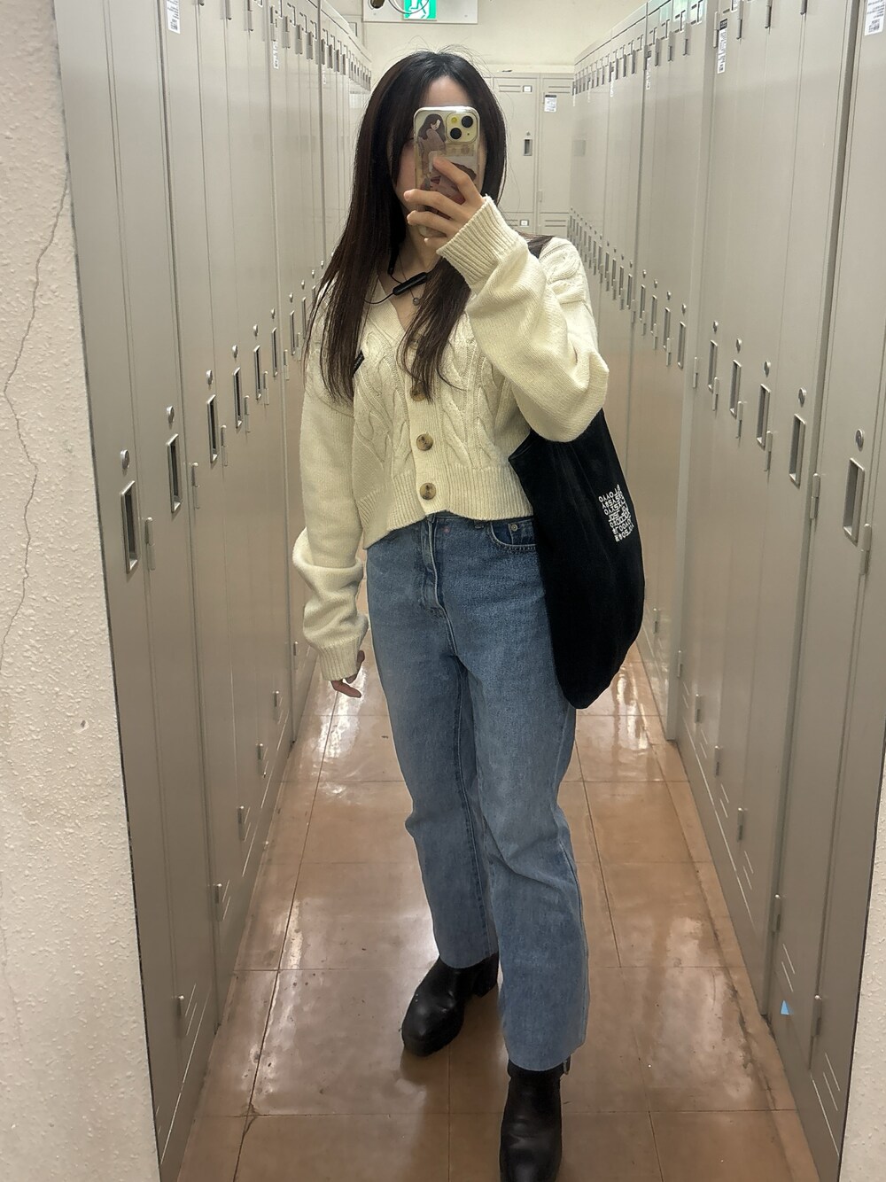 「韓国ファッション、韓国ブランド、デニム、デニムパンツ、ジーンズ、ジーンズコーデ、ニット」｜「ZARAのアイテム（ブーツ、ブラック系）」を使った、Ami さん（レディース・144cm）の夏コーディネートの1枚目の写真