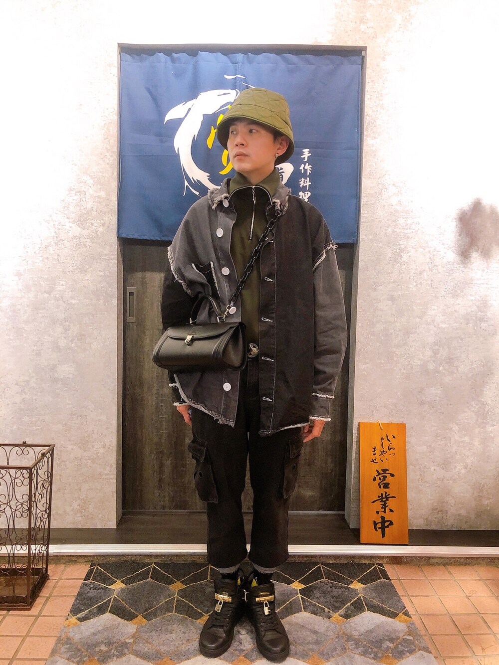 「BURBERRYのアイテム（バッグ、ブラック系）」を使った、Kidd さん（メンズ・172cm）の冬コーディネートの1枚目の写真