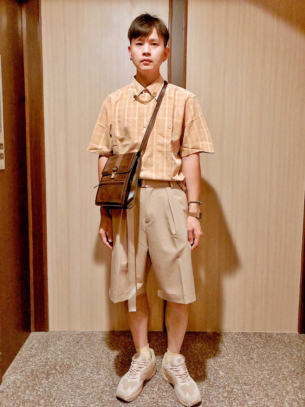 「GUCCIのアイテム（バッグ、ブラウン系）」を使った、Kidd さん（メンズ・172cm）の秋コーディネートの1枚目の写真