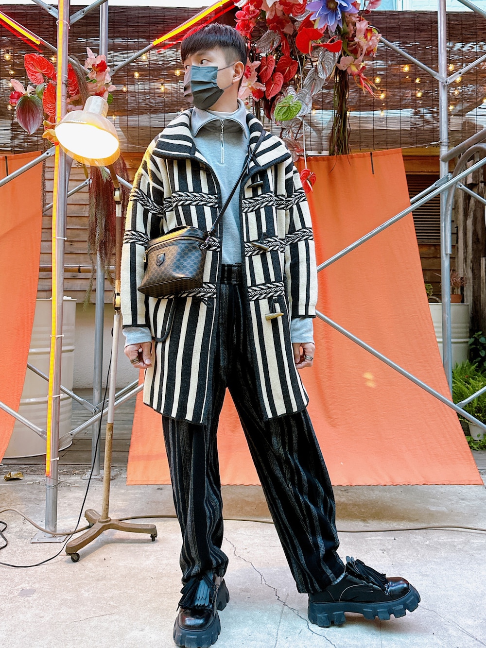 「春コーデ、春色」｜「CELINEのアイテム（バッグ、ブルー系）」を使った、Kidd さん（メンズ・172cm）の冬コーディネートの1枚目の写真