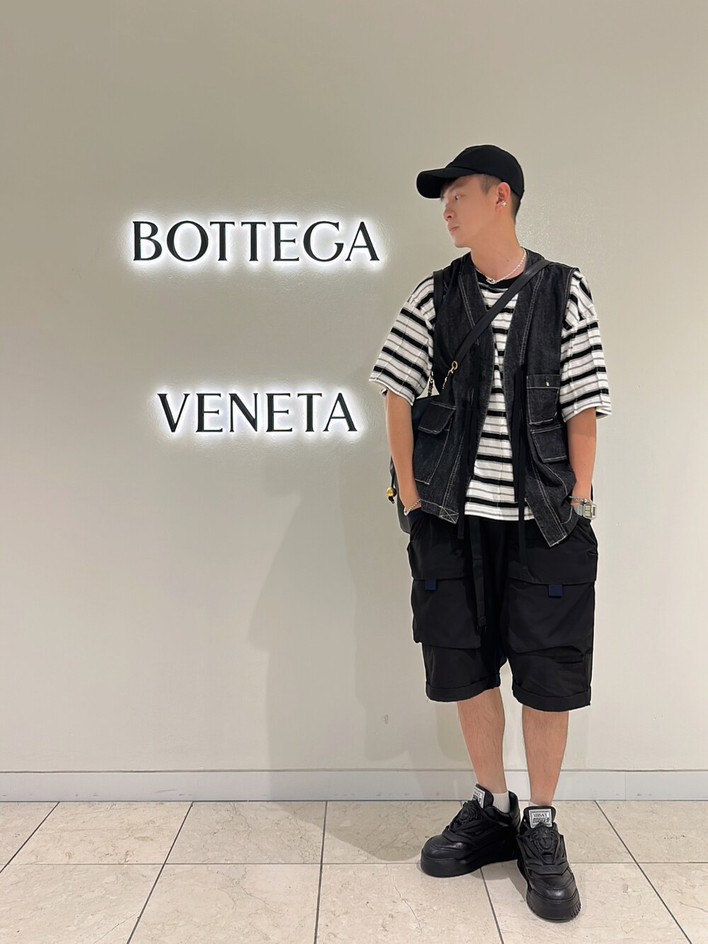 「夏コーデ」｜「VERSACEのアイテム（シューズ、ブラック系）」を使った、Kidd さん（メンズ・172cm）の夏コーディネートの1枚目の写真