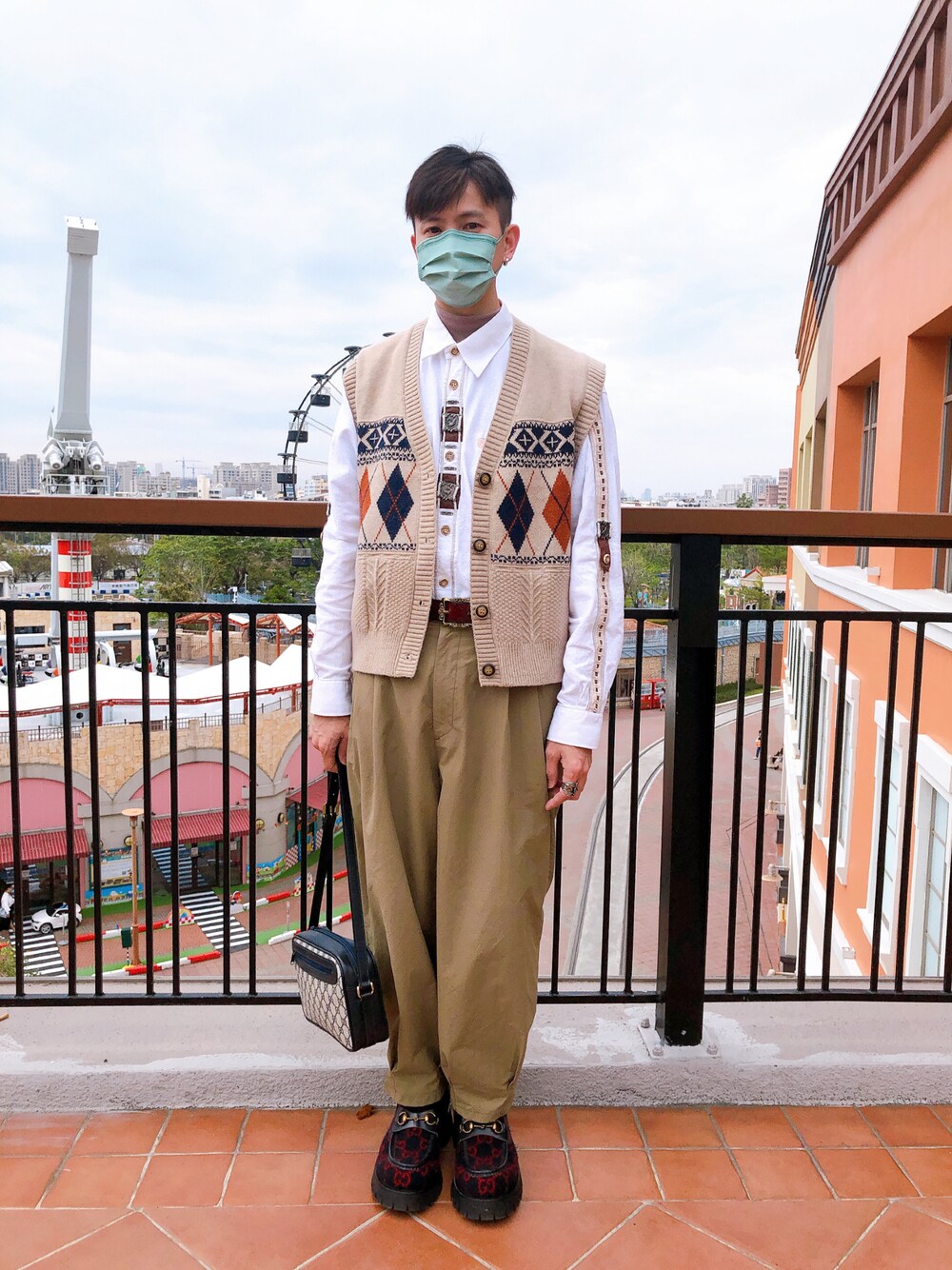 「GUCCI」｜「GUCCIのアイテム（バッグ、ブルー系）」を使った、Kidd さん（メンズ・172cm）の冬コーディネートの1枚目の写真