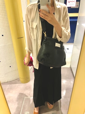 「Maison Margiela（メゾンマルジェラ）のMaison Margiela ショルダーバッグ（ショルダーバッグ、ブラック系）」を使った、3さん（レディース・170cm）の夏コーディネート