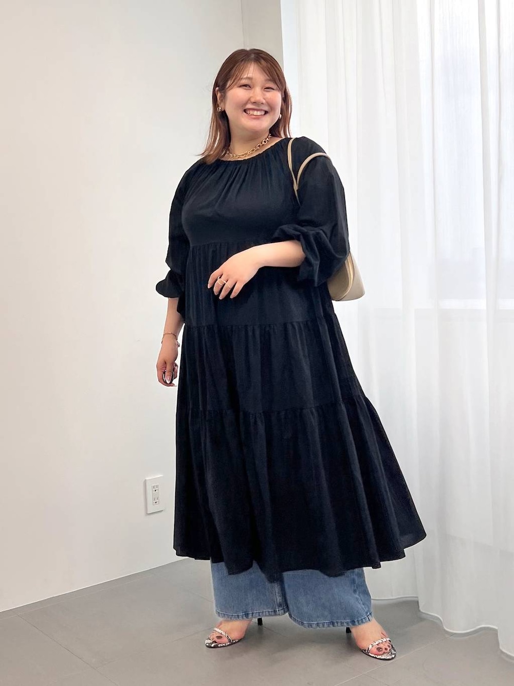 「体型カバー、カジュアル、きれいめ、女子ウケ、BARNYARDSTORM、ワンピース、デニムパンツ、夏コーデ、秋コーデ、バッグ」｜「ADD CULUMNのBARNYARDSTORM / 【ADDCULUMN / アドカラム】 / ボストンバッグ 【『BABALOG』チャンネルご紹介アイテム】（トートバッグ、ベージュ系）」を使った、まつさん（レディース・162cm）の夏コーディネートの1枚目の写真