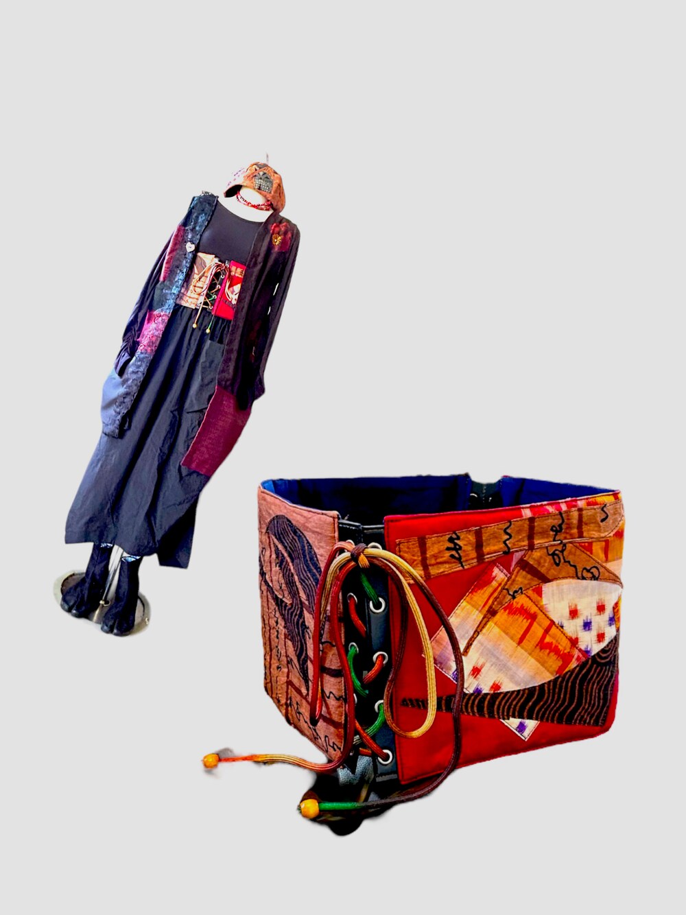 「自作　コルセットのアイテム（フォーマルスーツ/小物、レッド系）」を使った、和錆さん（レディース・163cm）の秋コーディネートの1枚目の写真