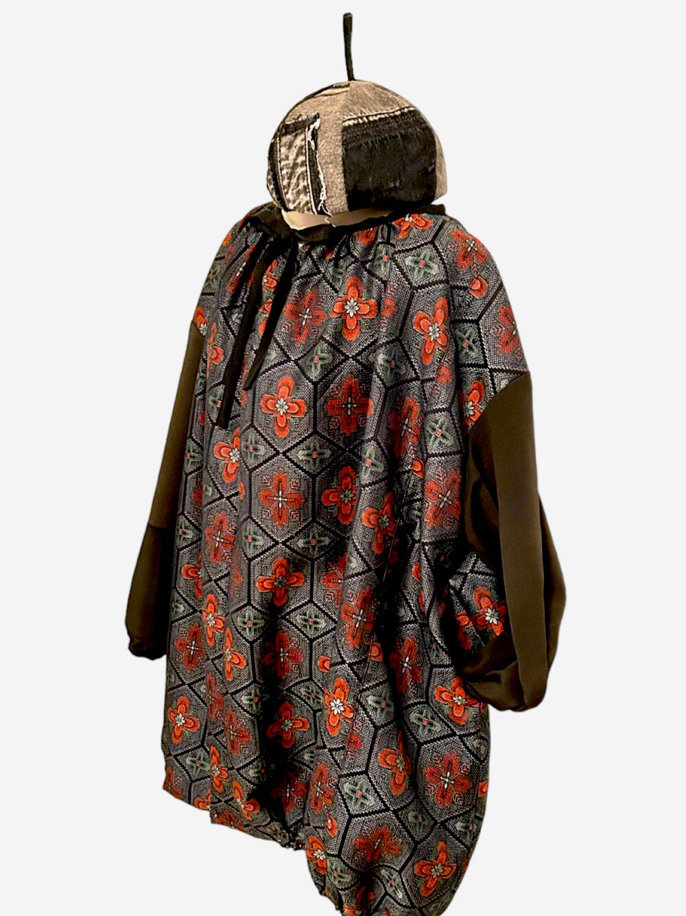 「自作のアイテム（その他トップス、レッド系）」を使った、和錆さん（レディース・163cm）の秋コーディネートの1枚目の写真