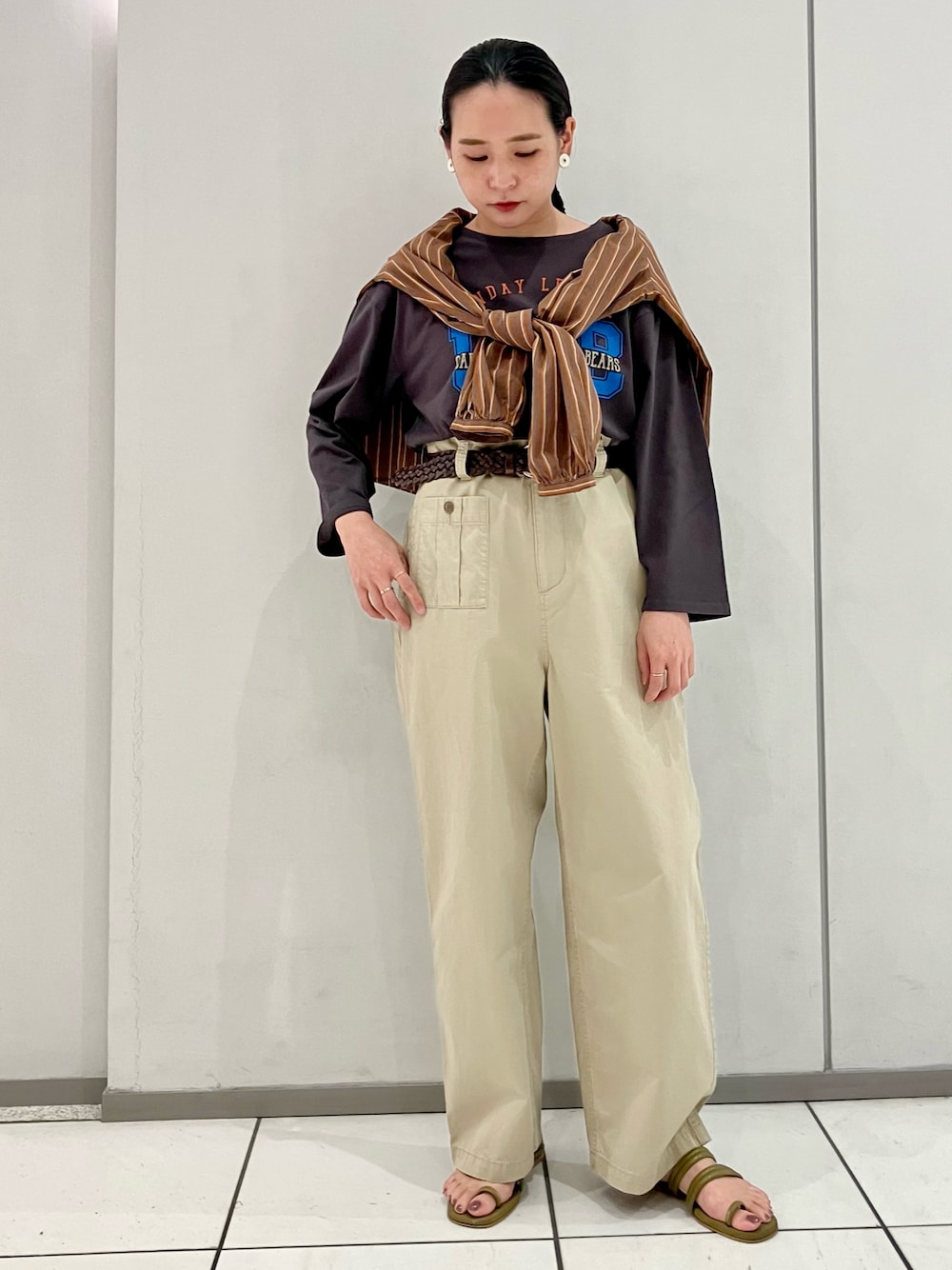 「NOMBRE IMPAIRの【予約】カレッジロゴプリント　8分袖TEE（Tシャツ/カットソー、グレー系）」を使った、suu.さん（レディース・152cm）の夏コーディネートの1枚目の写真