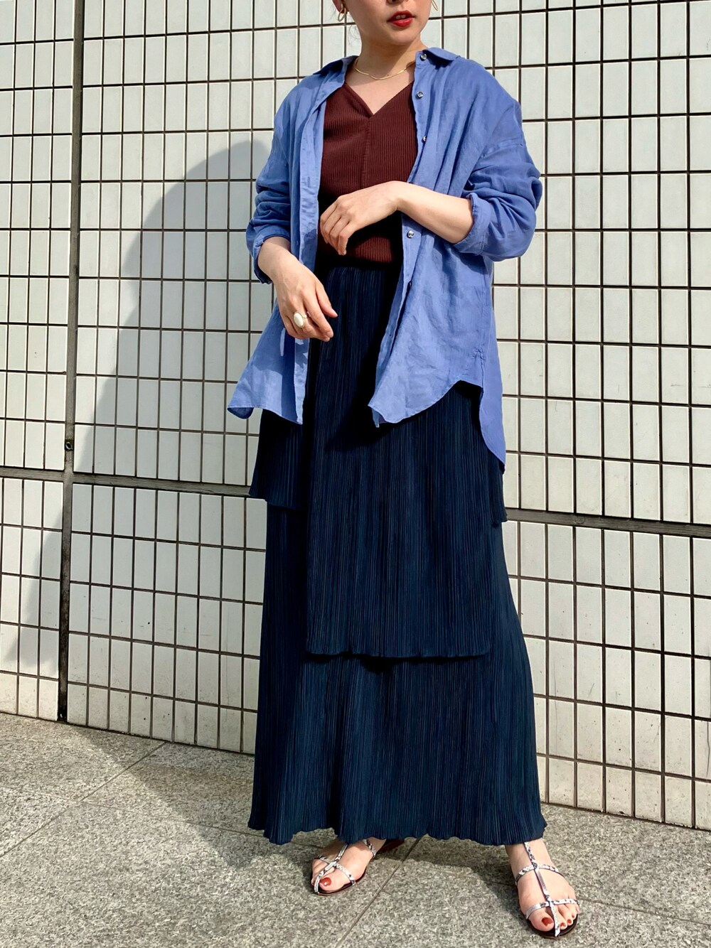 「スカート、ブルー、夏、リネン、シャツスタイル、低身長、カジュアルコーデ、ノンブルアンペール、フィルデフェール」｜「NOMBRE IMPAIRのリネン製品染　ビッグシャツ（シャツ/ブラウス、ブルー系）」を使った、suu.さん（レディース・152cm）の夏コーディネートの1枚目の写真