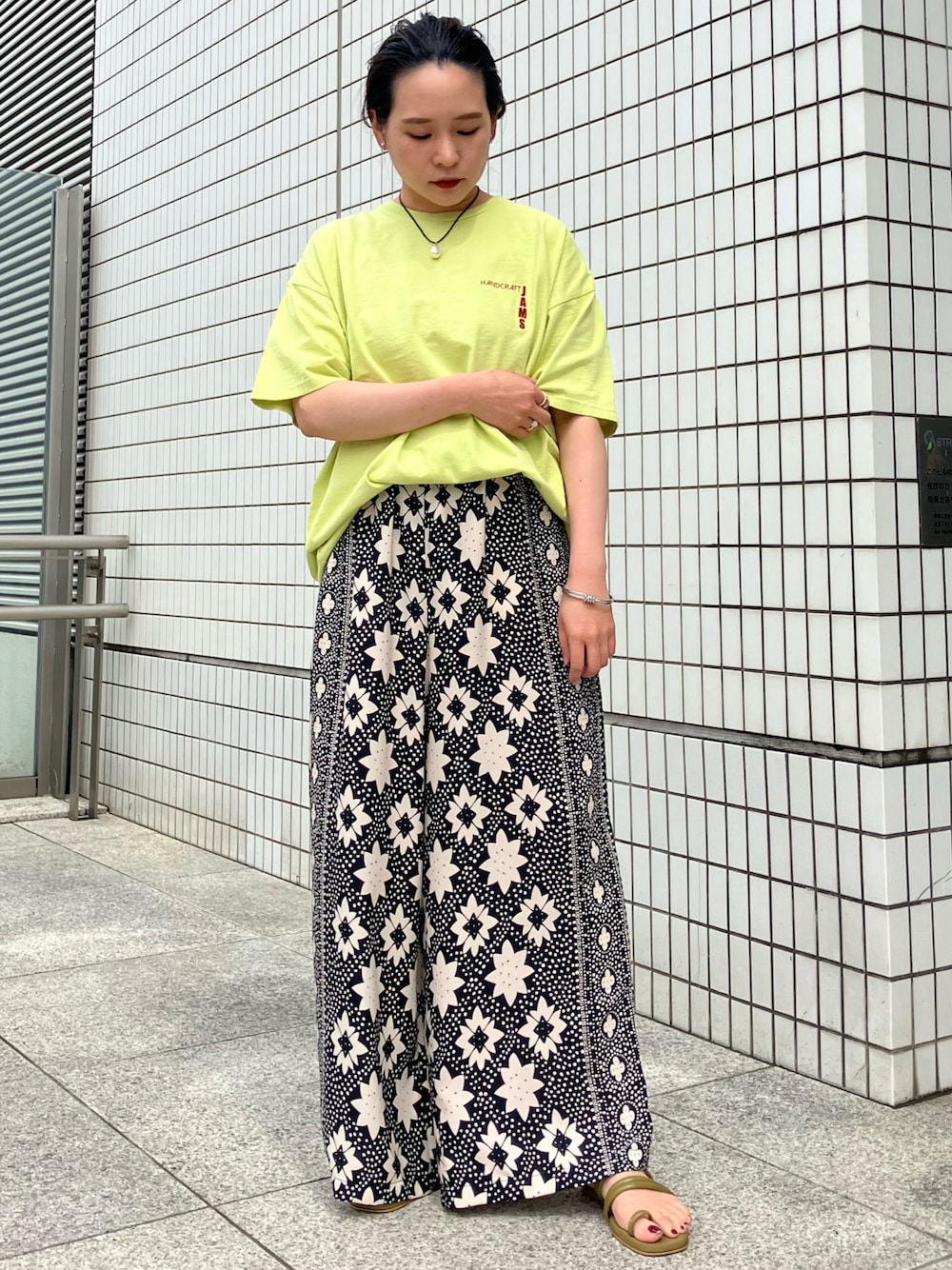 「柄パンツ、ラフスタイル、楽チンコーデ、カジュアルコーデ、ノンブルアンペール、低身長女子、夏だ！Tシャツ着よう！、フィルデフェール」｜「FIL DE FERのJAMS PT　クルーネックTEE（Tシャツ/カットソー、グリーン系）」を使った、suu.さん（レディース・152cm）の夏コーディネートの1枚目の写真
