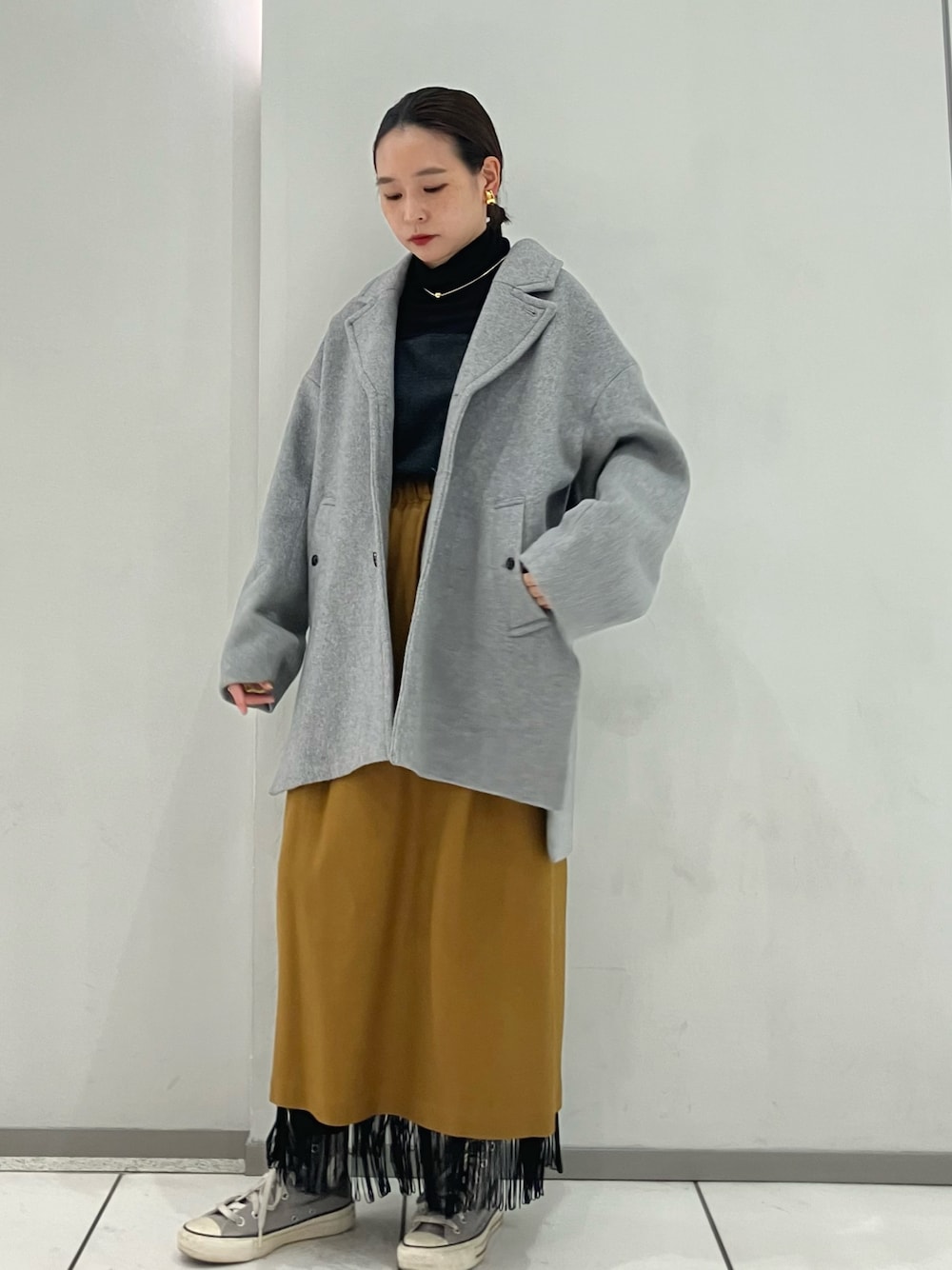 「スカート、グレー、フリンジ、マスタード、低身長、大人かわいい、ノンブルアンペール、キャミベスト、フィルデフェール、真冬のあったかスタイル」｜「FIL DE FERのウールポリシャギー　2WAYコート（その他アウター、グレー系）」を使った、suu.さん（レディース・152cm）の冬コーディネートの1枚目の写真