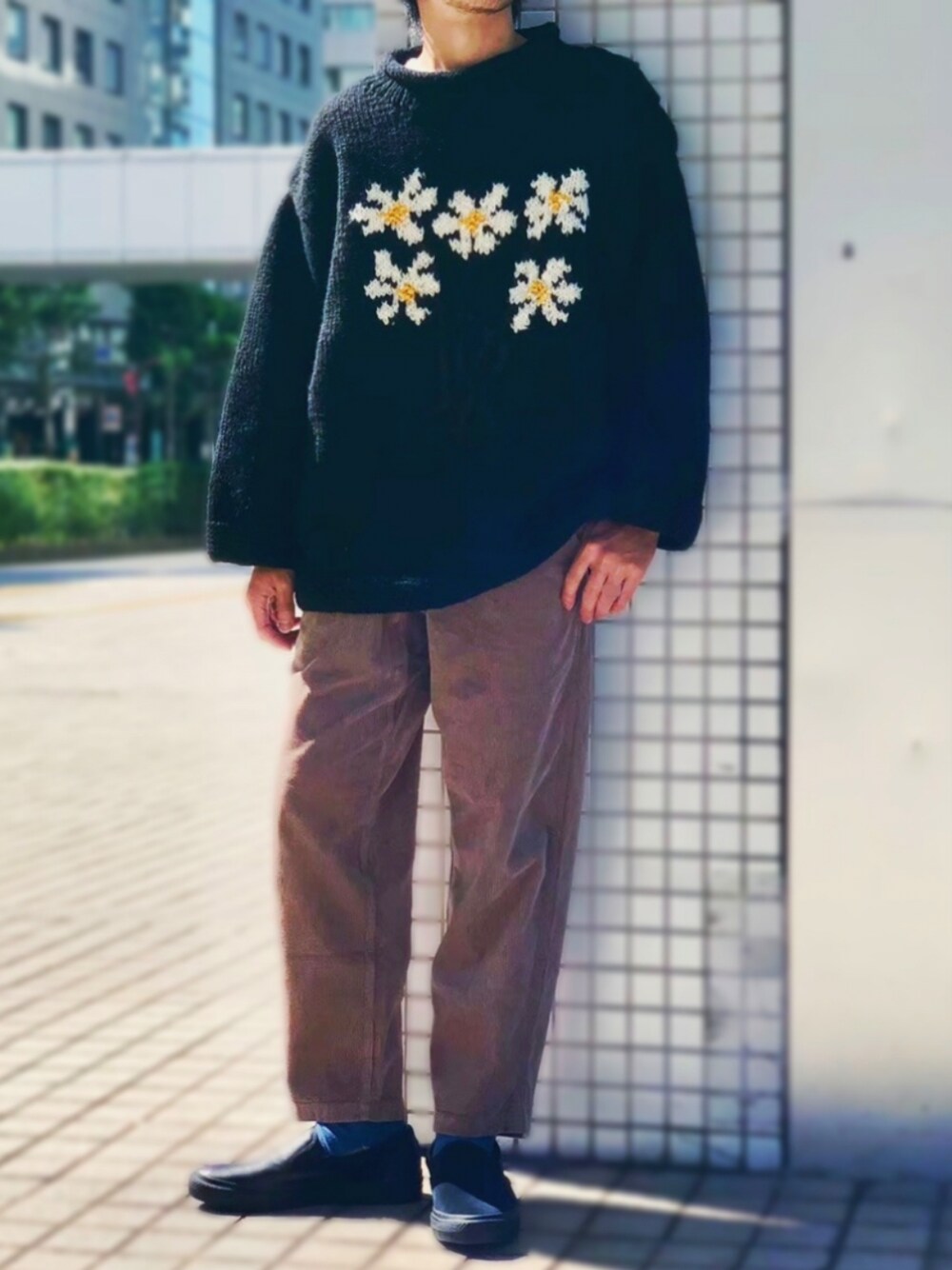 「メンズファッション、大人カジュアル、休日コーデ、カジュアル、カジュアルコーデ、GRAMICCI、macmahonknittingmills、VANS、花柄、ニット、秋コーデ、秋冬コーデ」｜「MacMahon Knitting Millsのアイテム（ニット/セーター、ブラック系）」を使った、wonder.b14さん（メンズ・170cm）の冬コーディネートの1枚目の写真