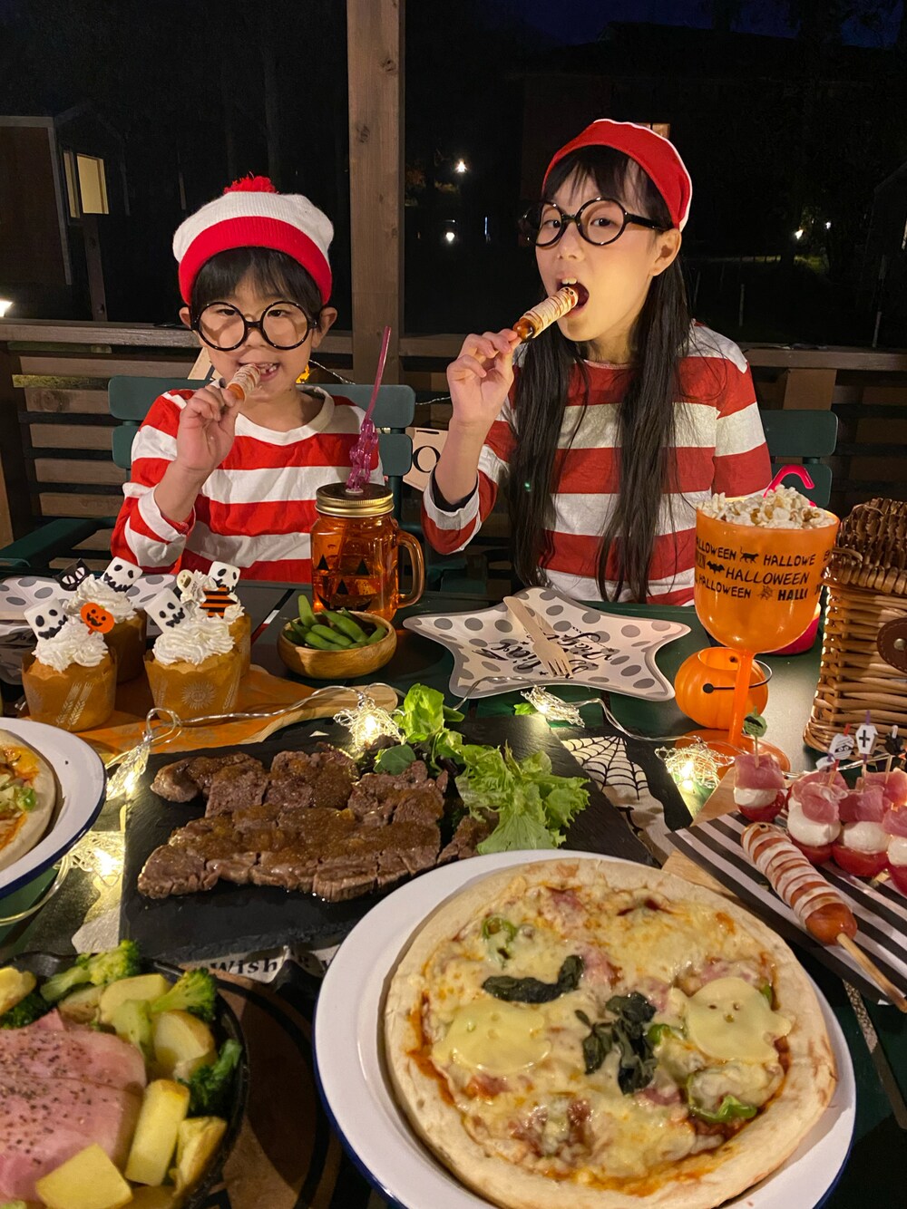 「wearhalloween2021、ハロウィン、キッズコーデ、ハロウィンコーデ、ウォーリーをさがせ！、仮装、ボーダー、halloween、おそろいコーデ、姉弟」｜「devirockのボーダー長袖Tシャツ（Tシャツ/カットソー、レッド系）」を使った、yuuu_soooさん（キッズ・140cm）の秋コーディネートの1枚目の写真