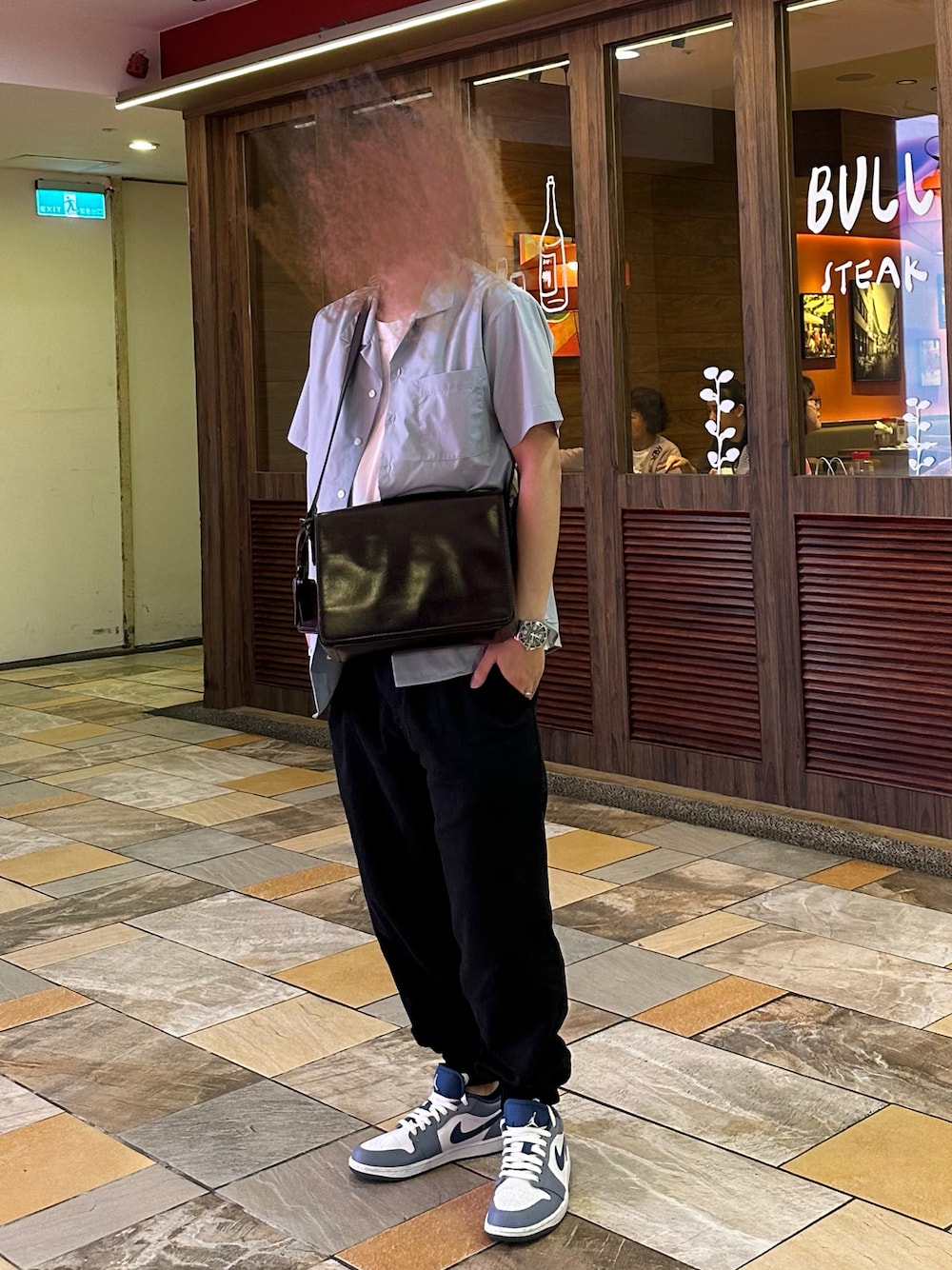 「NIKEのアイテム（スニーカー、ブルー系）」を使った、Kevinさん（メンズ・167cm）の春コーディネートの1枚目の写真