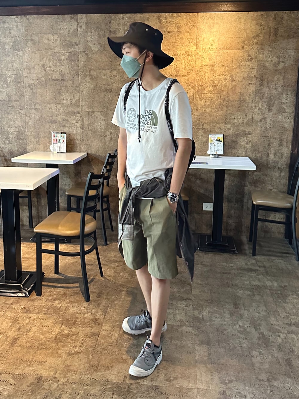 「adidasのアイテム（ハット、ブラック系）」を使った、Kevinさん（メンズ・168cm）の冬コーディネートの1枚目の写真