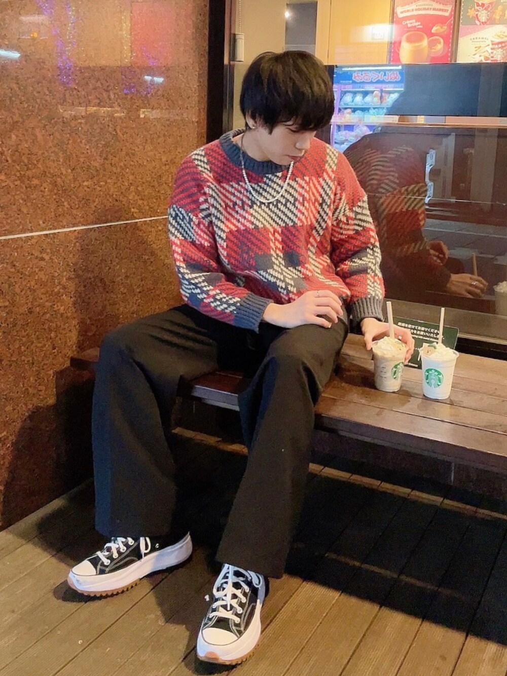 「レディース、ニット、冬コーデ、冬、ビックシルエット、ゆるコーデ、クリスマスに着たい服、クリスマスコーデ、クリスマス、チェック柄、チェック、カジュアル、シンプル、スニーカー、コンバース」｜「CONVERSEのアイテム（スニーカー、ブラック系）」を使った、KAKERU さん（メンズ・170cm）の冬コーディネートの1枚目の写真