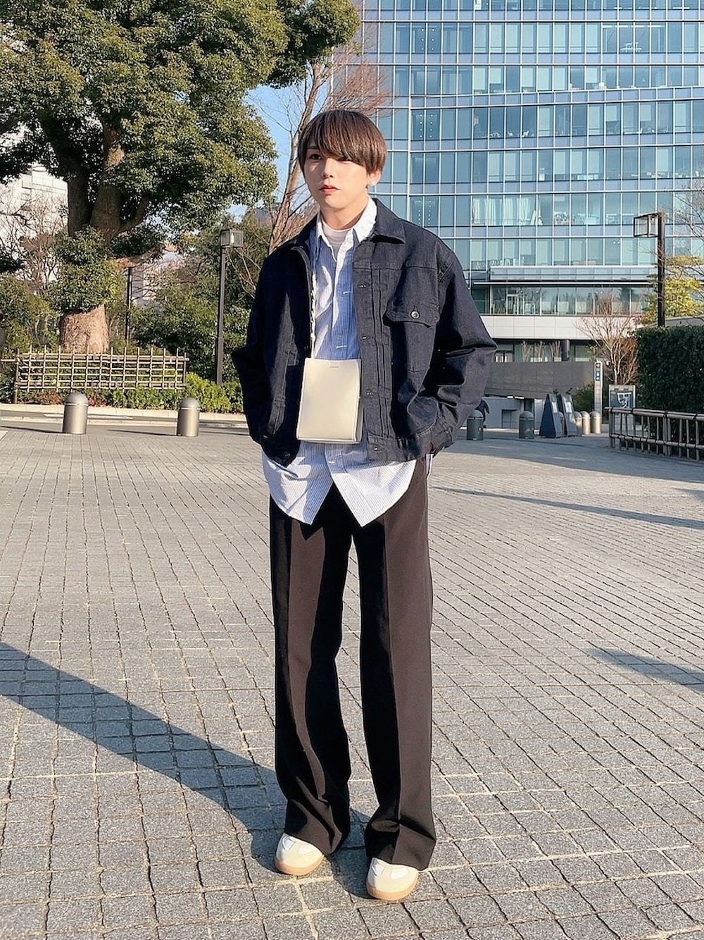 「ファッションを楽しもう、今日のコスメと服、メンズメイク、メイク男子、休日スタイル、オトナカジュアル、秋服、UNIQLO、レイヤードスタイル、デニムジャケット」｜「UNIQLOのアイテム（デニムジャケット、ブルー系）」を使った、KAKERU さん（メンズ・170cm）の秋コーディネートの1枚目の写真