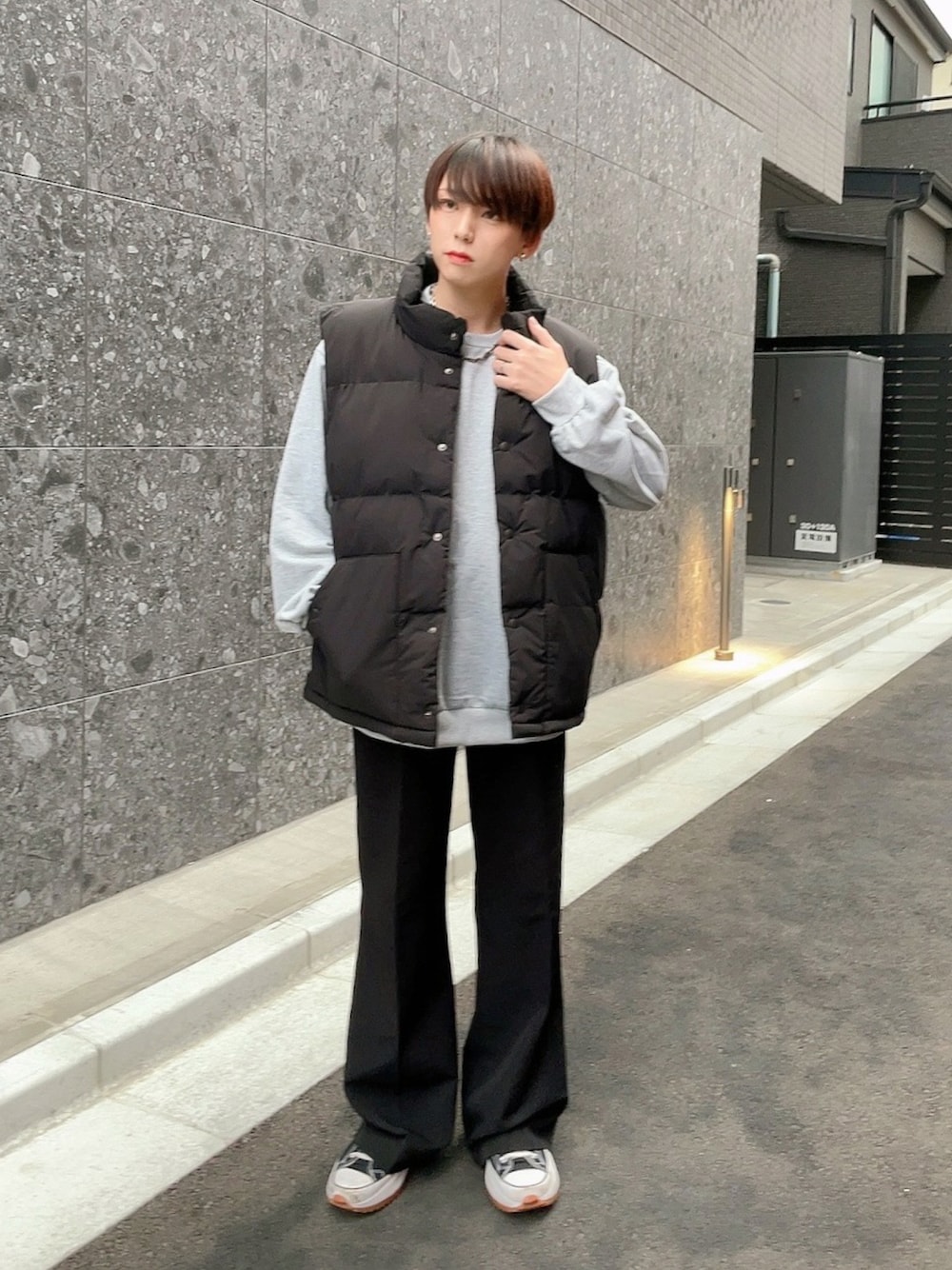 「ファッションを楽しもう、今日のコスメと服、ダウンベスト、ダウンジャケット、ダウン、ワイドパンツ、コンバース、秋冬コーデ、スウェット」｜「UNIQLOのアイテム（ダウンジャケット/コート、ブラック系）」を使った、KAKERU さん（メンズ・170cm）の秋コーディネートの1枚目の写真